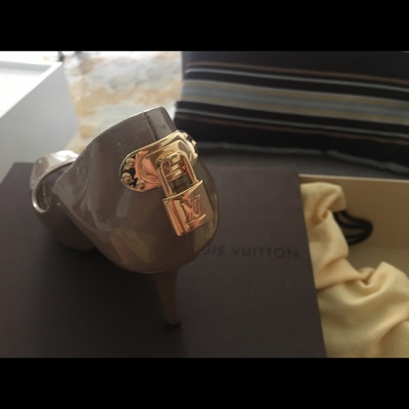 LV ladies peeptoe pumps size 7,5-8 - Picture 6 of 7